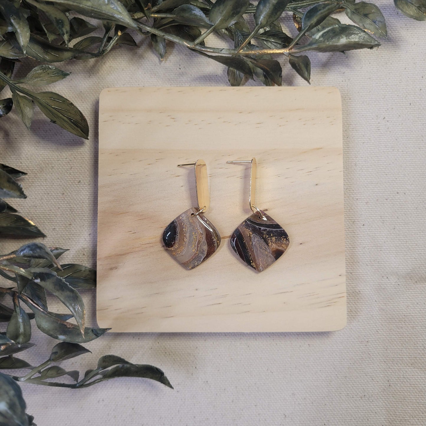 Neutral Agate Pointed Drop
