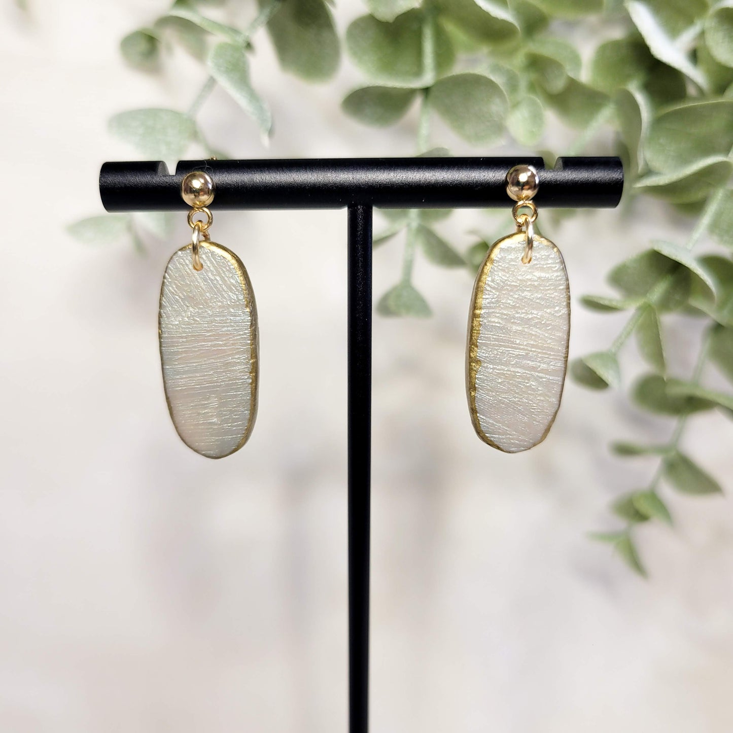 Textured Pearl Skinny Oval