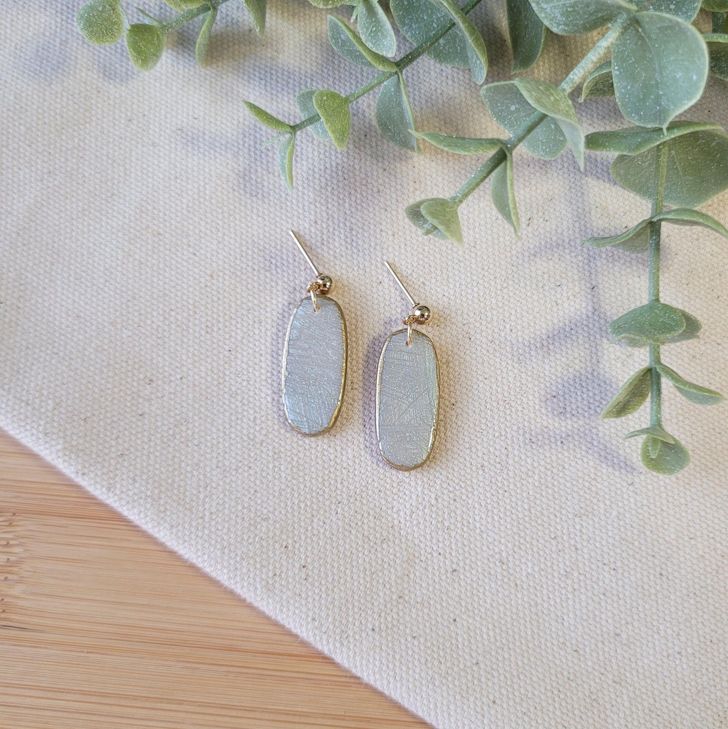 Textured Pearl Skinny Oval