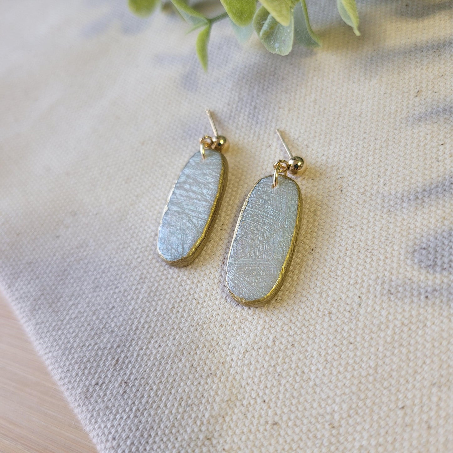 Textured Pearl Skinny Oval