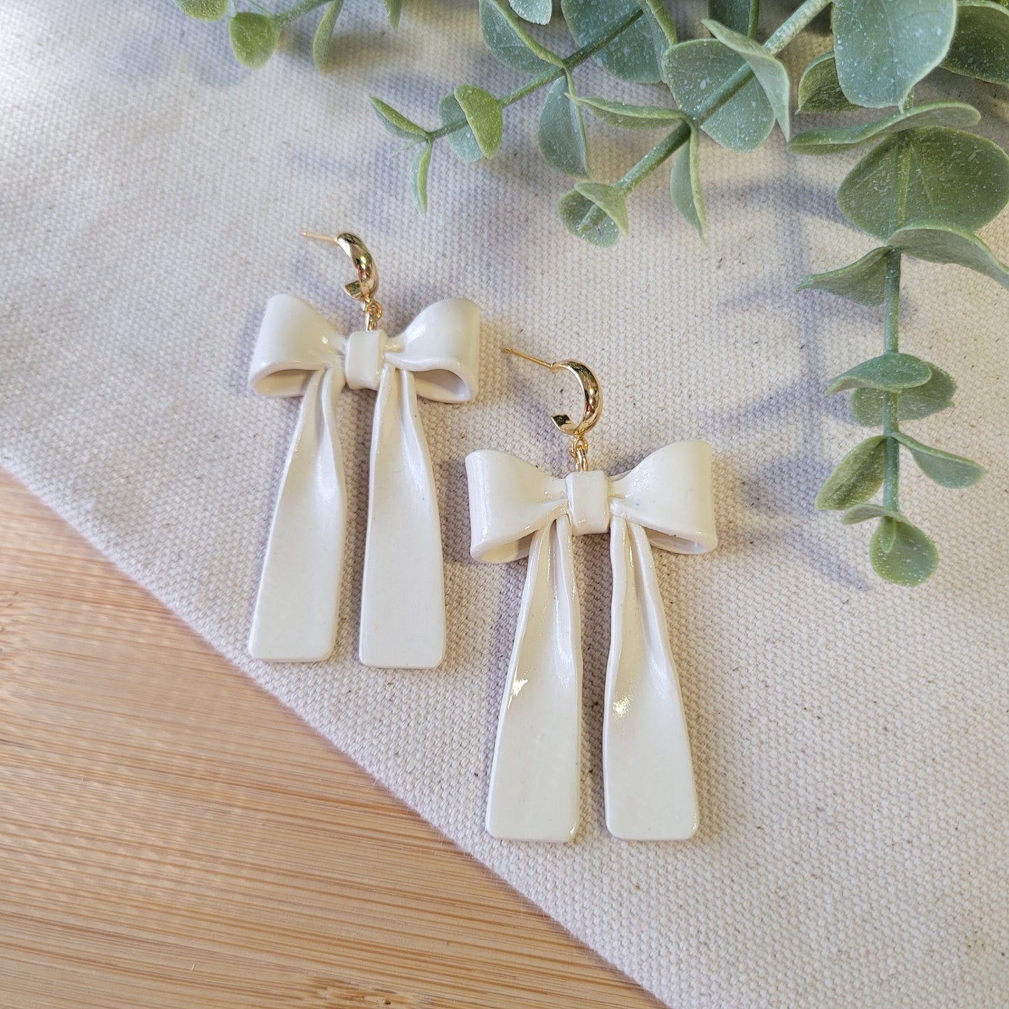 Cream Bow