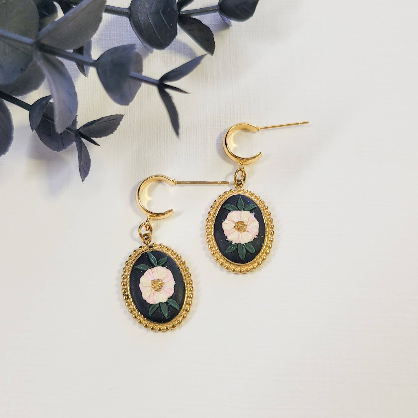 Gold Floral Oval Frame